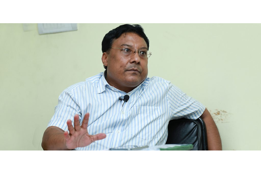 छलफलका लागि भन्दै घरैबाट सम्पादक किशोर श्रेष्ठ पक्राउ