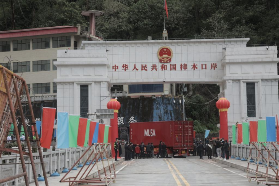 दशैंको बजार सहज बनाउन तातोपानी नाका तीन दिन खुल्ने