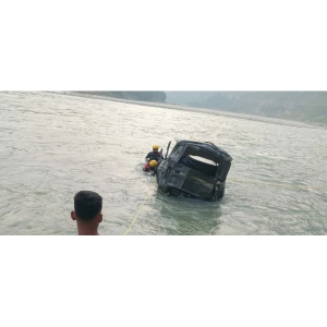सिन्धुलीमा टाटासुमो सुनकोसीमा खस्दा ३ जनाको मृत्यु, ३ बेपत्ता
